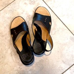 Women’s black shoes Sofft size 7